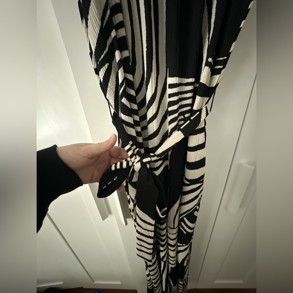 H&M Women’s Black and White Striped Patterned Jumpsuit Medium - Picture 7 of 11